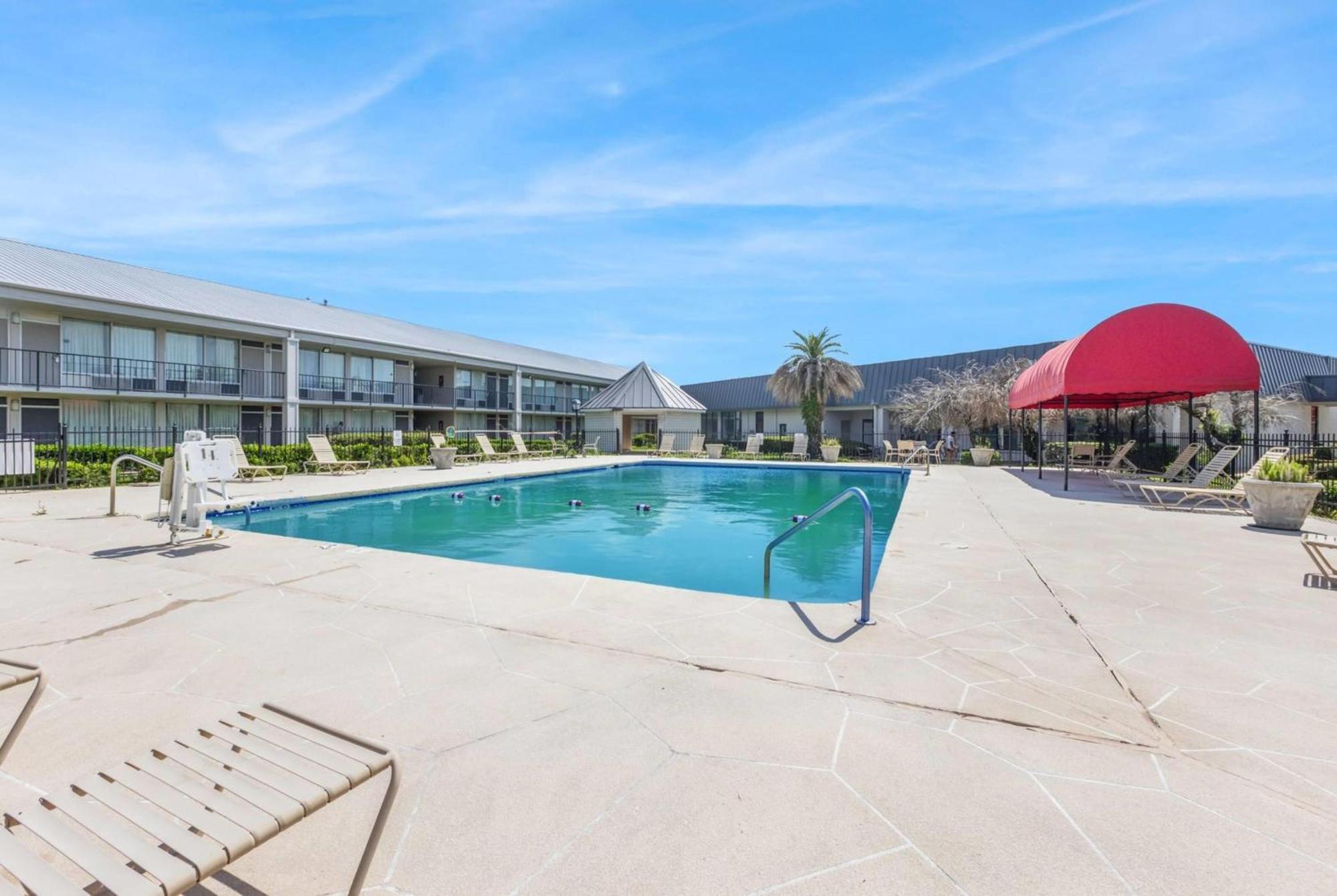 Ramada By Wyndham Houma Hotel Kültér fotó